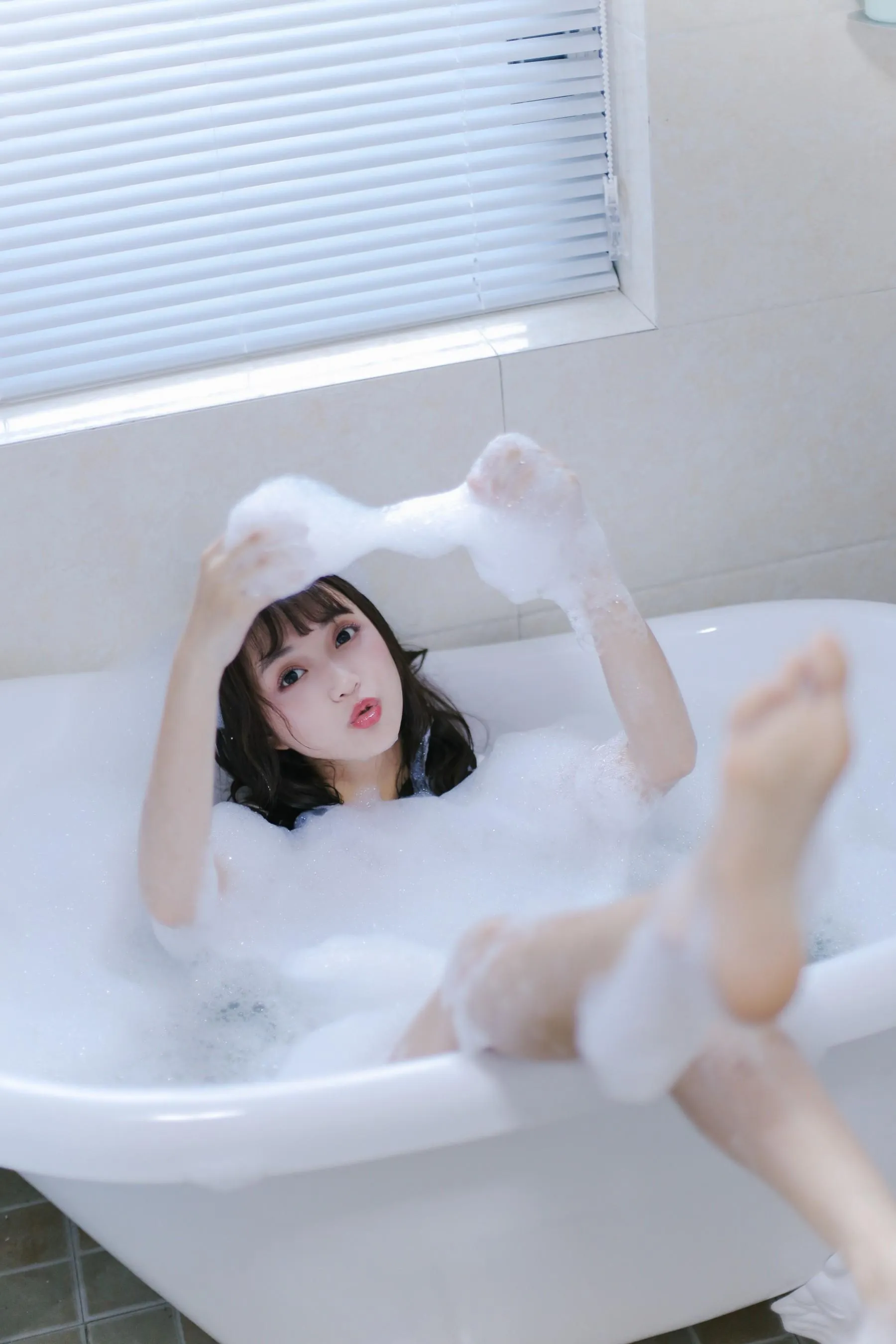 [YITUYU艺图语]2022.08.25 牛奶泡泡浴 一条鱼尾 [27P]插图5